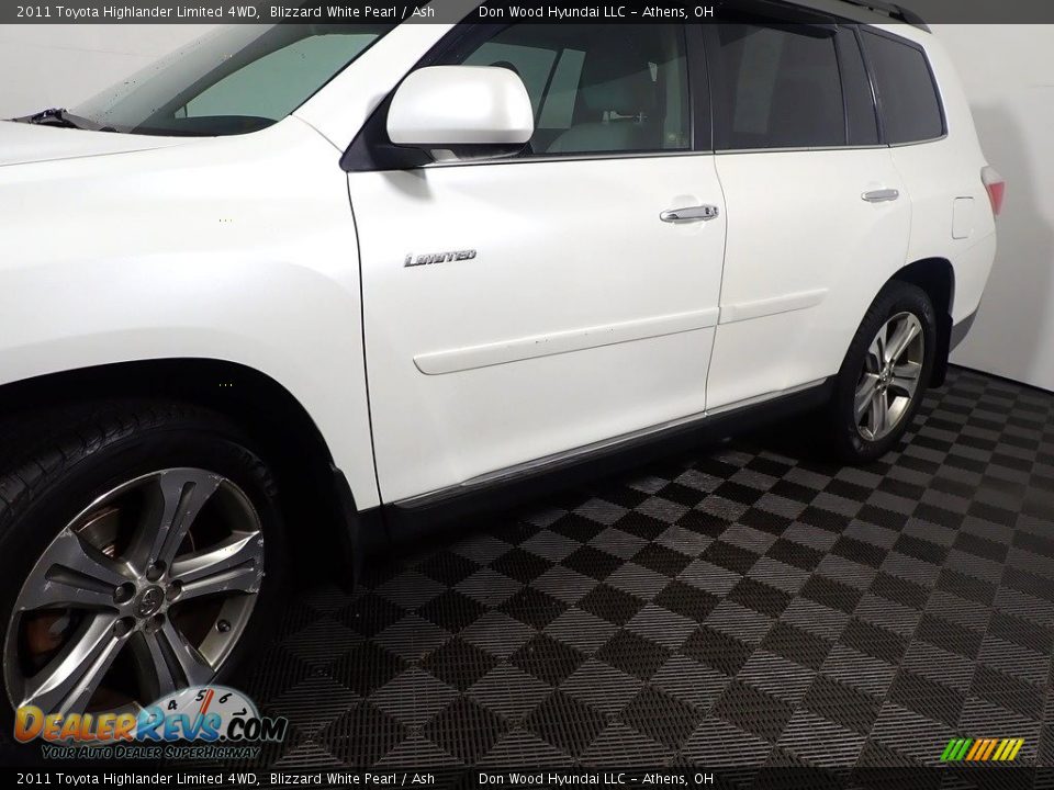 2011 Toyota Highlander Limited 4WD Blizzard White Pearl / Ash Photo #11