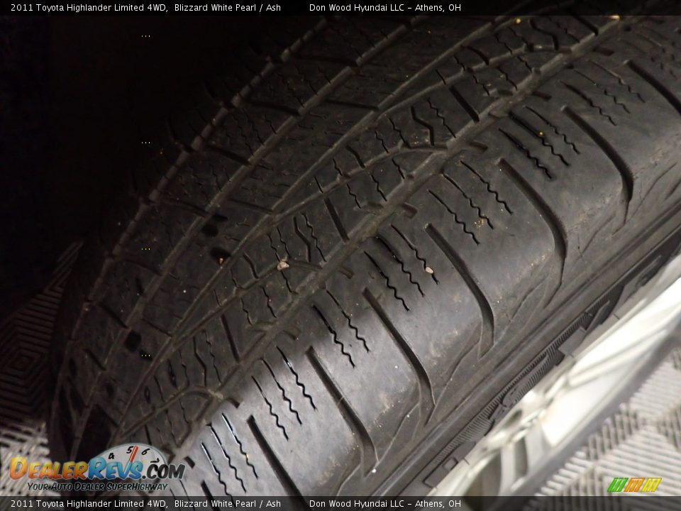 2011 Toyota Highlander Limited 4WD Blizzard White Pearl / Ash Photo #35