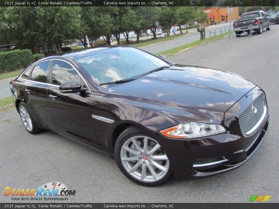 Front 3/4 View of 2015 Jaguar XJ XJ Photo #3