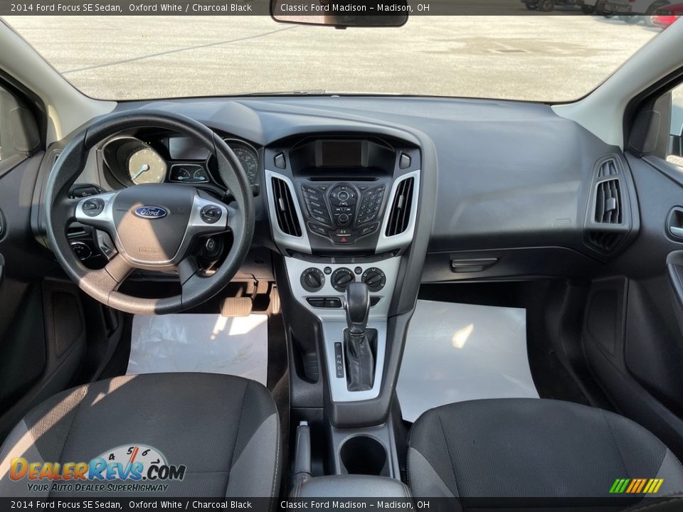 2014 Ford Focus SE Sedan Oxford White / Charcoal Black Photo #9