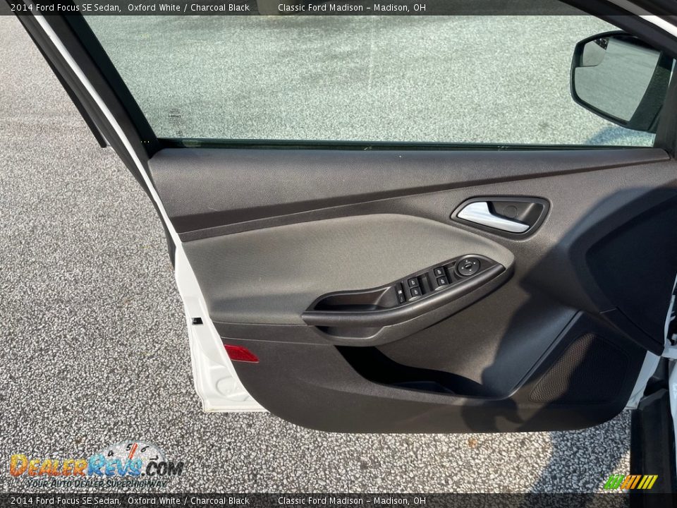2014 Ford Focus SE Sedan Oxford White / Charcoal Black Photo #10