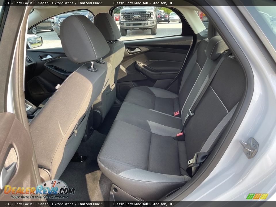 2014 Ford Focus SE Sedan Oxford White / Charcoal Black Photo #11