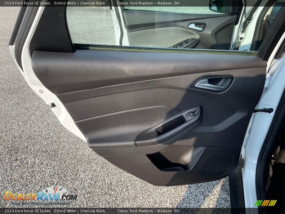 2014 Ford Focus SE Sedan Oxford White / Charcoal Black Photo #13