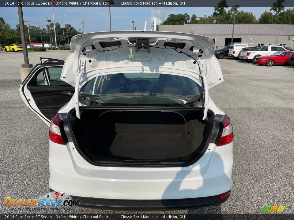 2014 Ford Focus SE Sedan Oxford White / Charcoal Black Photo #14