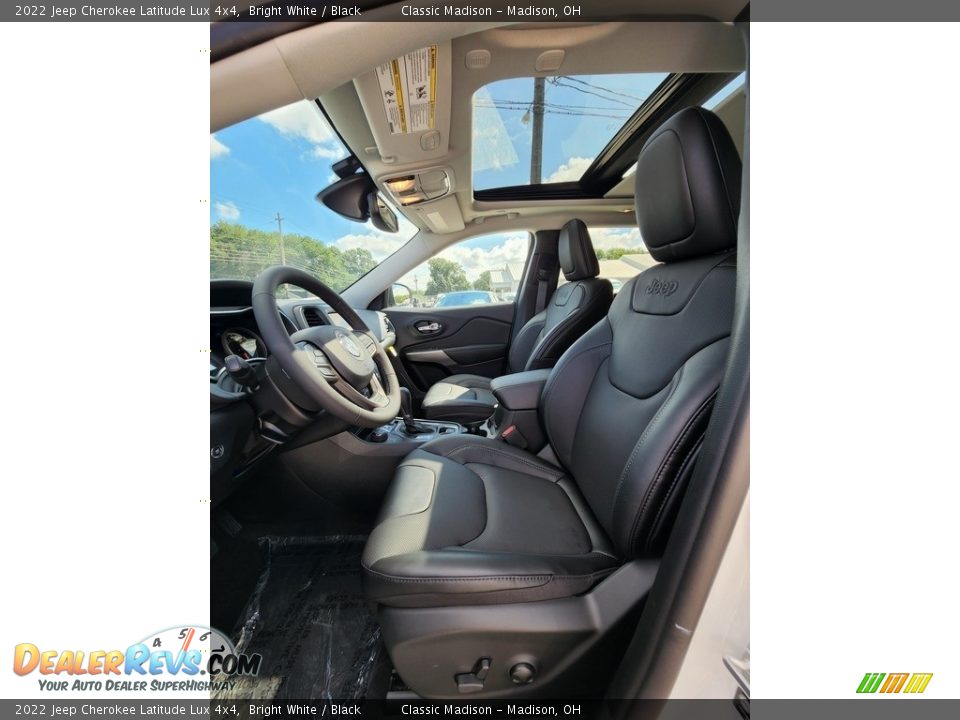 2022 Jeep Cherokee Latitude Lux 4x4 Bright White / Black Photo #2