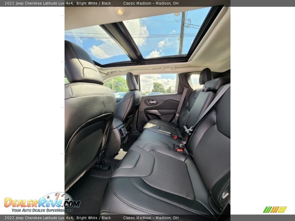 2022 Jeep Cherokee Latitude Lux 4x4 Bright White / Black Photo #3