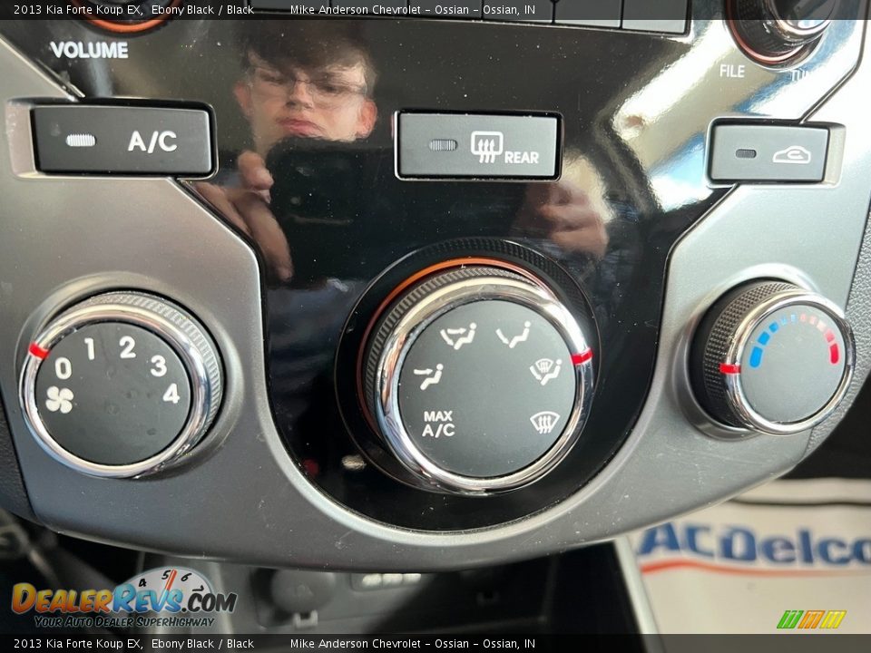 Controls of 2013 Kia Forte Koup EX Photo #25