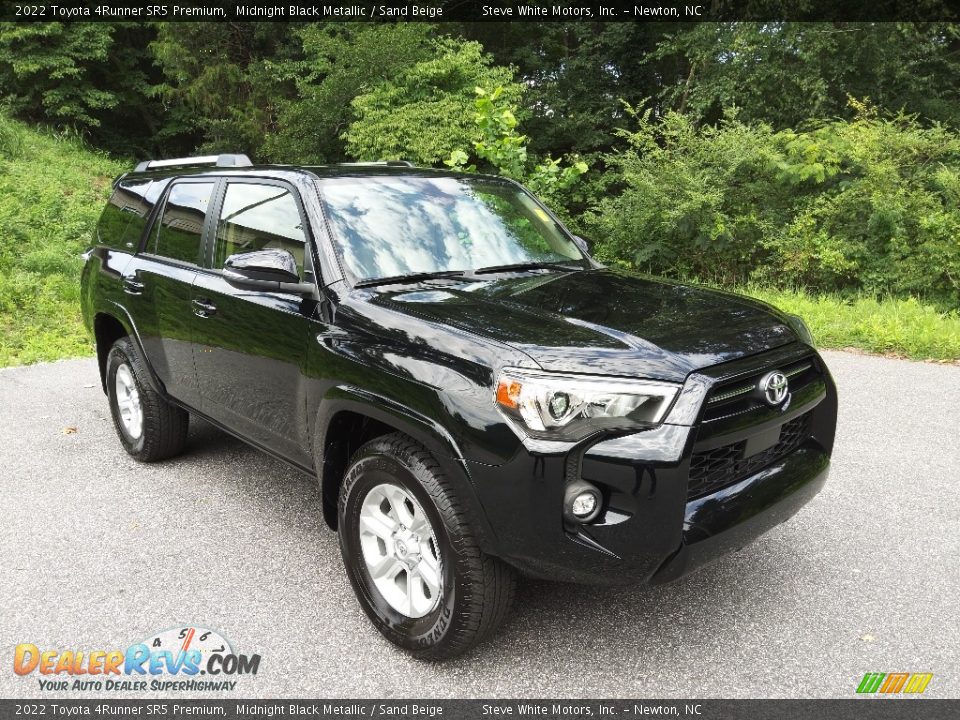 Front 3/4 View of 2022 Toyota 4Runner SR5 Premium Photo #5