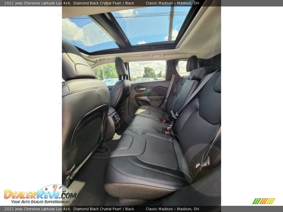 2022 Jeep Cherokee Latitude Lux 4x4 Diamond Black Crystal Pearl / Black Photo #3