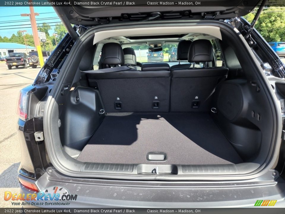 2022 Jeep Cherokee Latitude Lux 4x4 Diamond Black Crystal Pearl / Black Photo #11