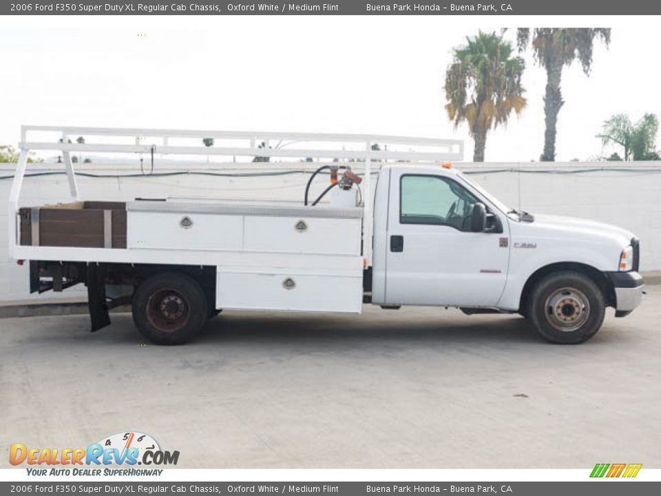 Oxford White 2006 Ford F350 Super Duty XL Regular Cab Chassis Photo #7