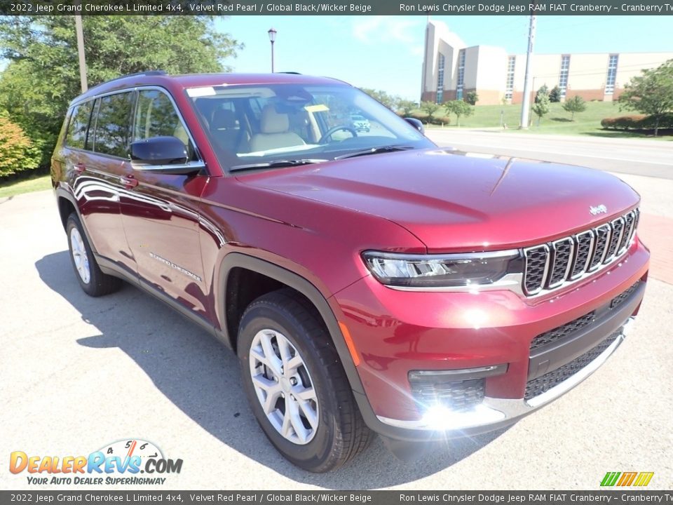 Front 3/4 View of 2022 Jeep Grand Cherokee L Limited 4x4 Photo #7