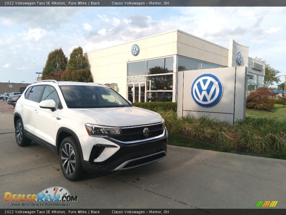 Front 3/4 View of 2022 Volkswagen Taos SE 4Motion Photo #1