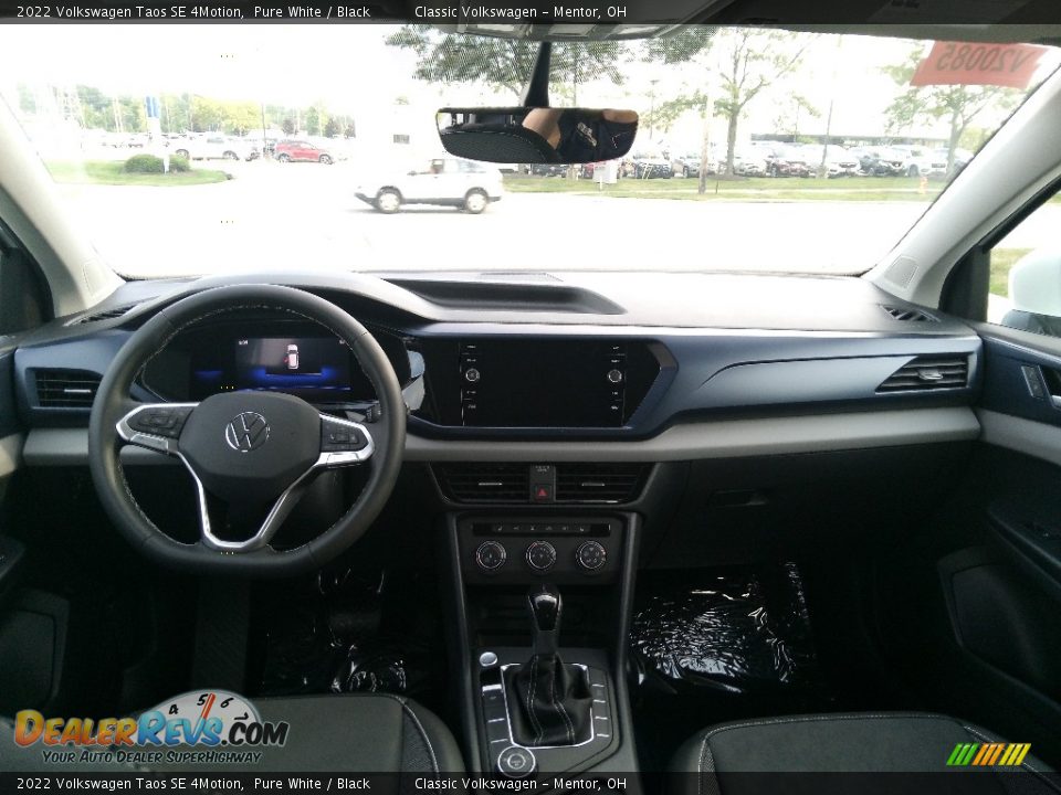 2022 Volkswagen Taos SE 4Motion Pure White / Black Photo #3
