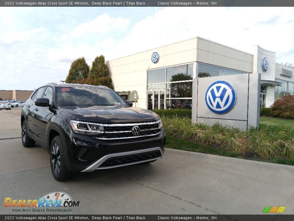2023 Volkswagen Atlas Cross Sport SE 4Motion Deep Black Pearl / Titan Black Photo #1