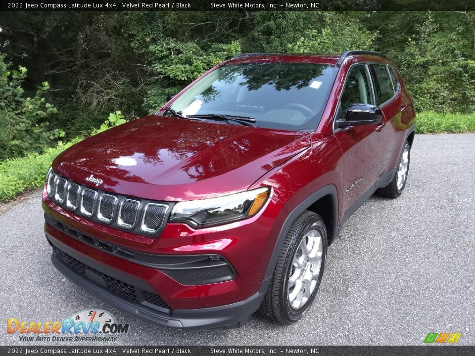 2022 Jeep Compass Latitude Lux 4x4 Velvet Red Pearl / Black Photo #2