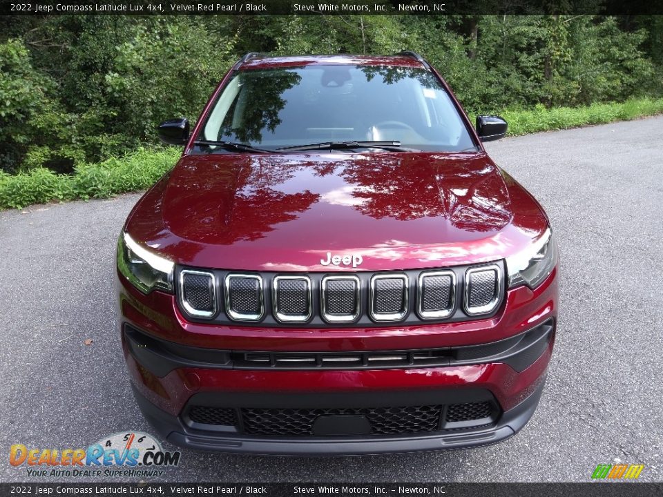 2022 Jeep Compass Latitude Lux 4x4 Velvet Red Pearl / Black Photo #3