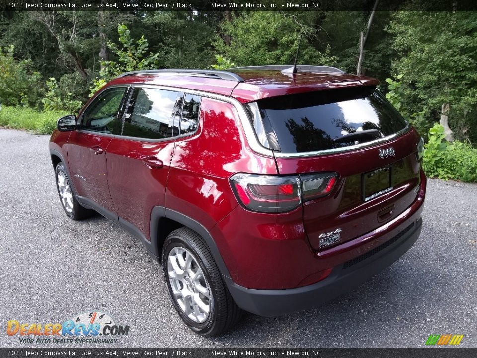 2022 Jeep Compass Latitude Lux 4x4 Velvet Red Pearl / Black Photo #8