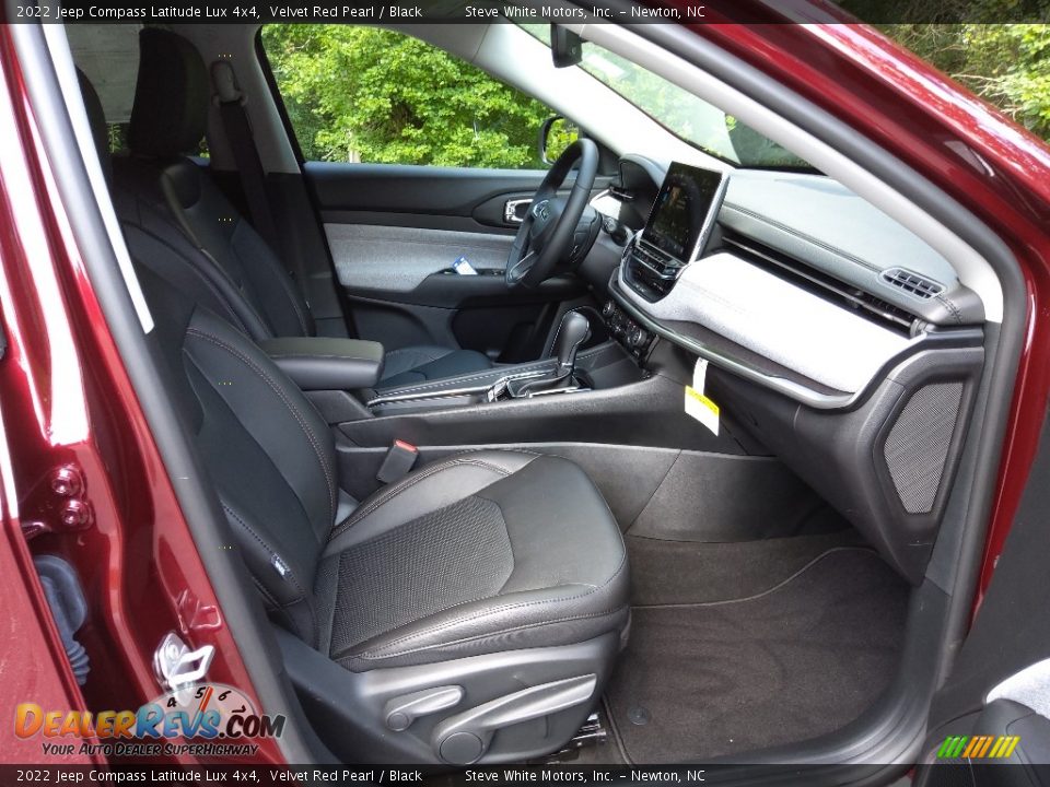 Front Seat of 2022 Jeep Compass Latitude Lux 4x4 Photo #16