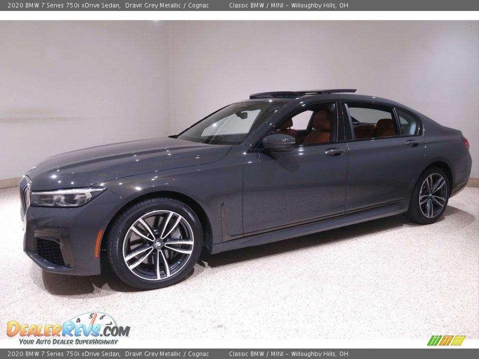 Front 3/4 View of 2020 BMW 7 Series 750i xDrive Sedan Photo #3