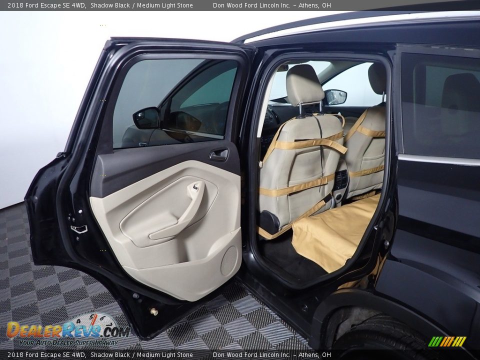 2018 Ford Escape SE 4WD Shadow Black / Medium Light Stone Photo #34