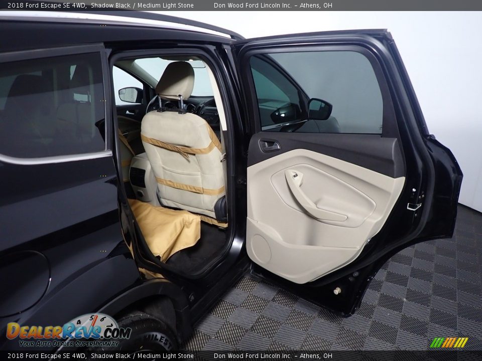 2018 Ford Escape SE 4WD Shadow Black / Medium Light Stone Photo #36