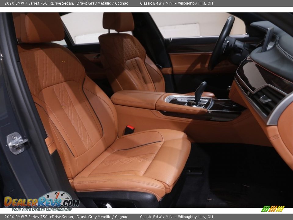 Front Seat of 2020 BMW 7 Series 750i xDrive Sedan Photo #18