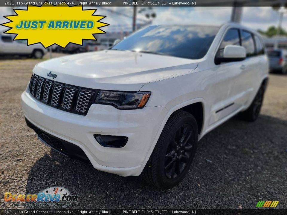 2021 Jeep Grand Cherokee Laredo 4x4 Bright White / Black Photo #1