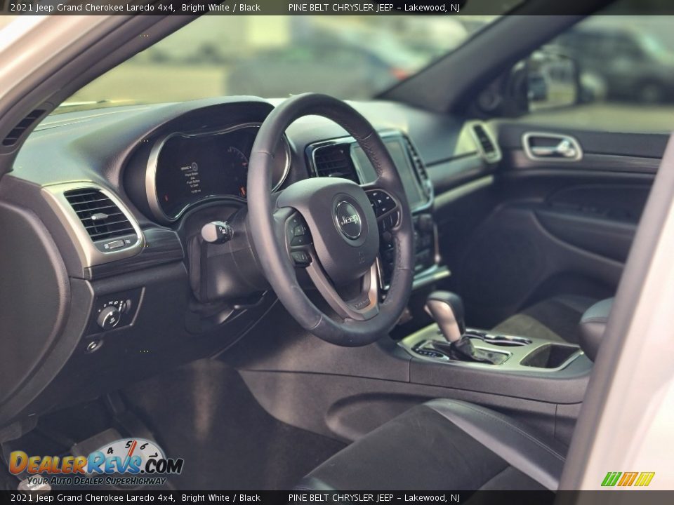 2021 Jeep Grand Cherokee Laredo 4x4 Bright White / Black Photo #11