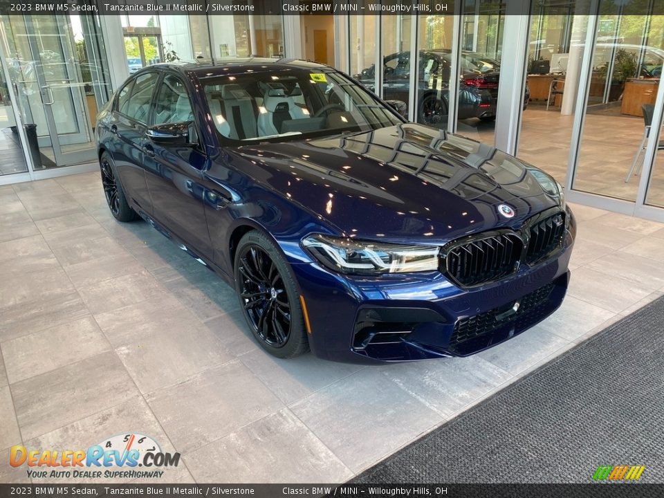 Front 3/4 View of 2023 BMW M5 Sedan Photo #1