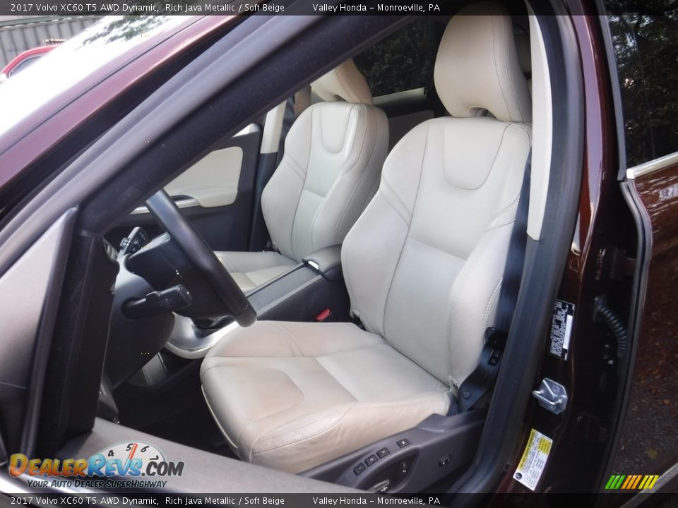 Front Seat of 2017 Volvo XC60 T5 AWD Dynamic Photo #11