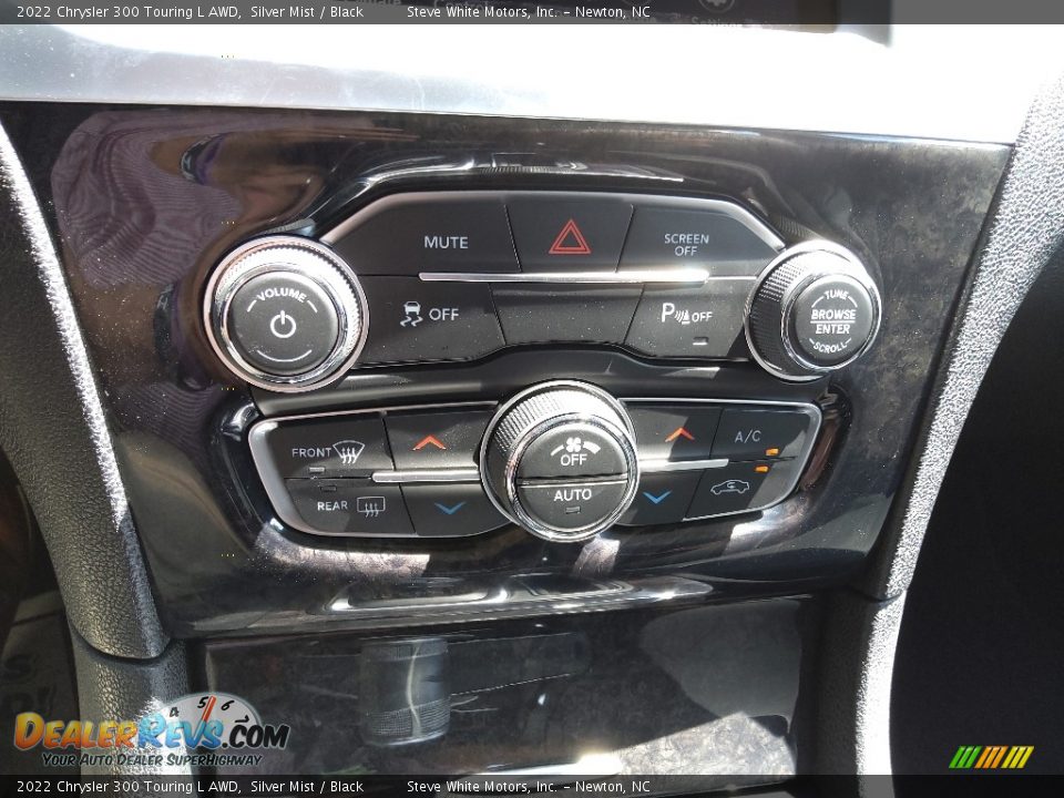 Controls of 2022 Chrysler 300 Touring L AWD Photo #25