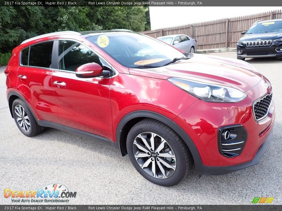 Front 3/4 View of 2017 Kia Sportage EX Photo #8