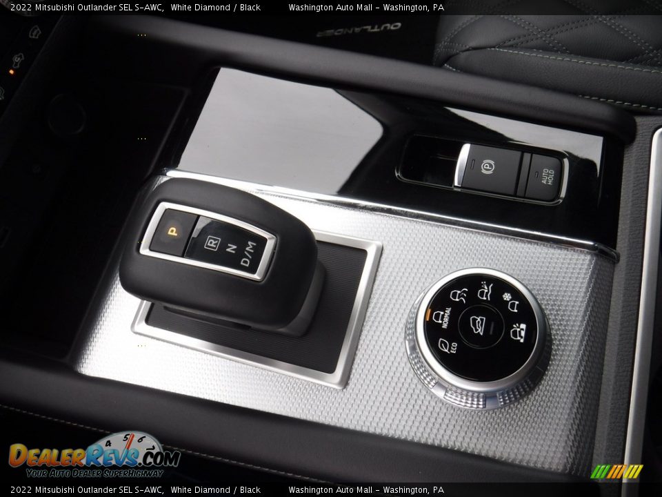 2022 Mitsubishi Outlander SEL S-AWC Shifter Photo #18