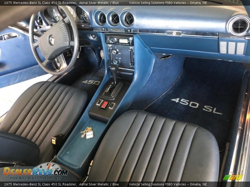 Dashboard of 1975 Mercedes-Benz SL Class 450 SL Roadster Photo #10