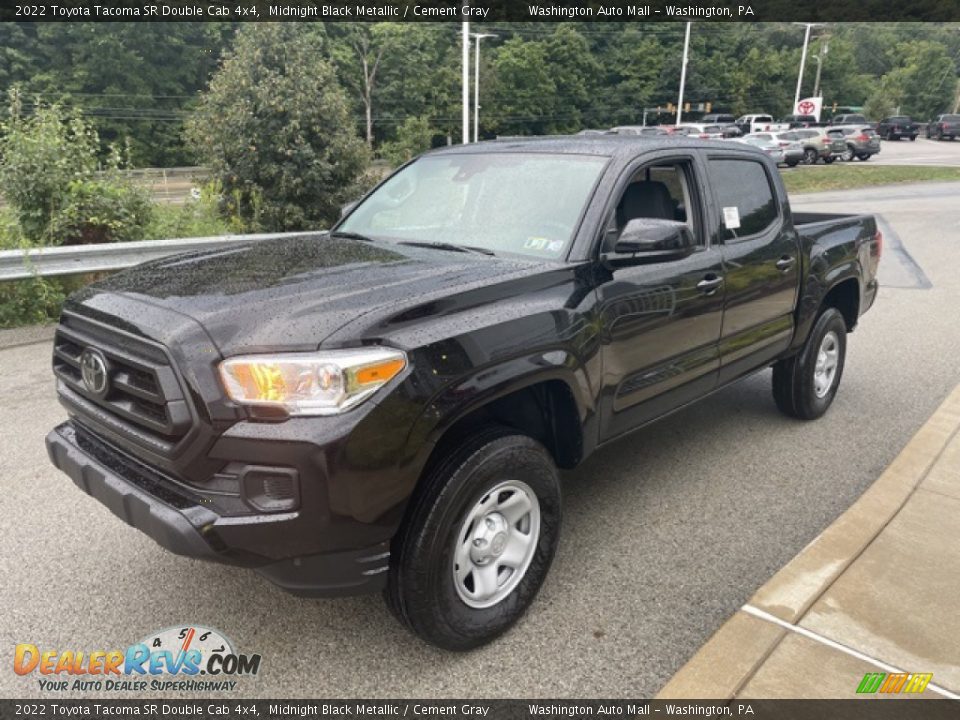 Front 3/4 View of 2022 Toyota Tacoma SR Double Cab 4x4 Photo #7