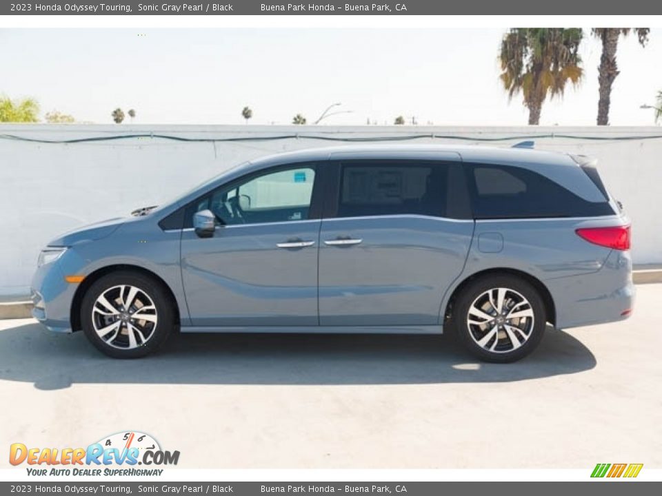 Sonic Gray Pearl 2023 Honda Odyssey Touring Photo #4