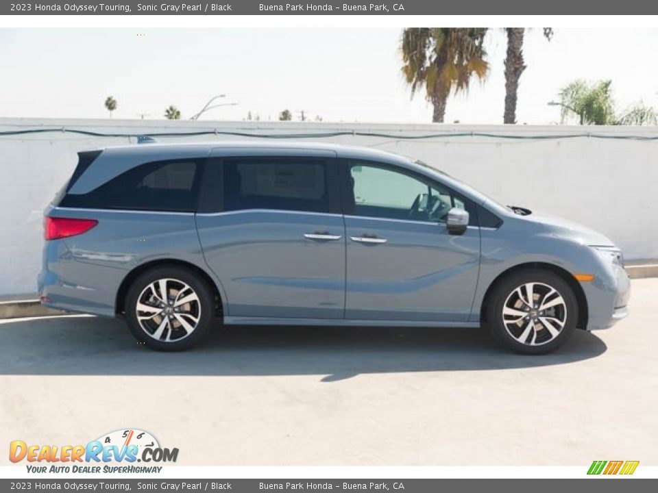 Sonic Gray Pearl 2023 Honda Odyssey Touring Photo #8