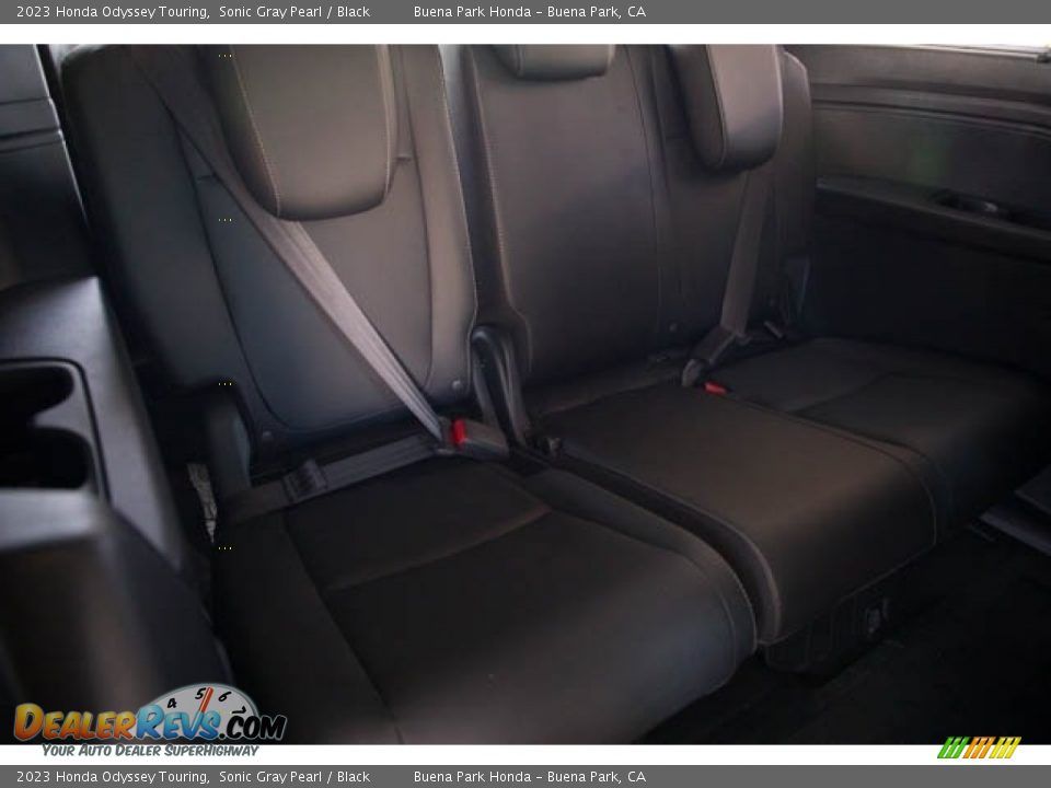 2023 Honda Odyssey Touring Sonic Gray Pearl / Black Photo #31