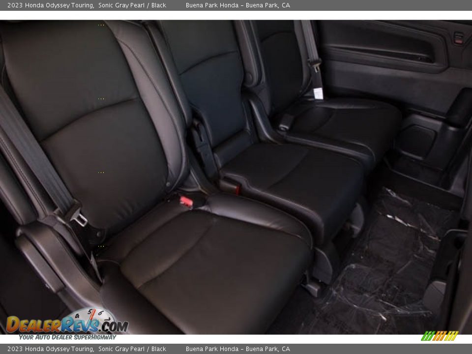 2023 Honda Odyssey Touring Sonic Gray Pearl / Black Photo #33
