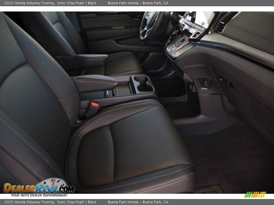 2023 Honda Odyssey Touring Sonic Gray Pearl / Black Photo #34