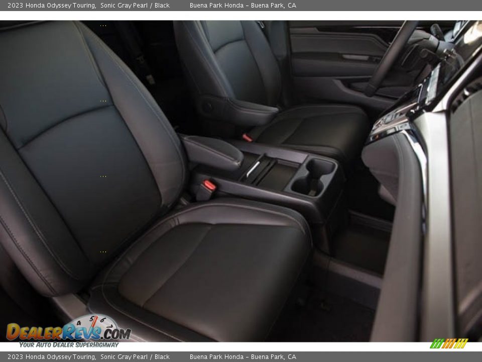2023 Honda Odyssey Touring Sonic Gray Pearl / Black Photo #35