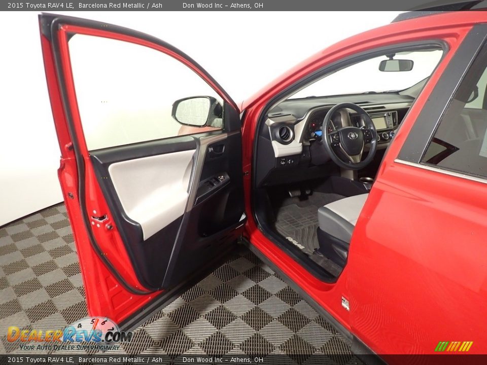 2015 Toyota RAV4 LE Barcelona Red Metallic / Ash Photo #16