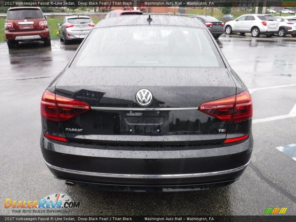 2017 Volkswagen Passat R-Line Sedan Deep Black Pearl / Titan Black Photo #10