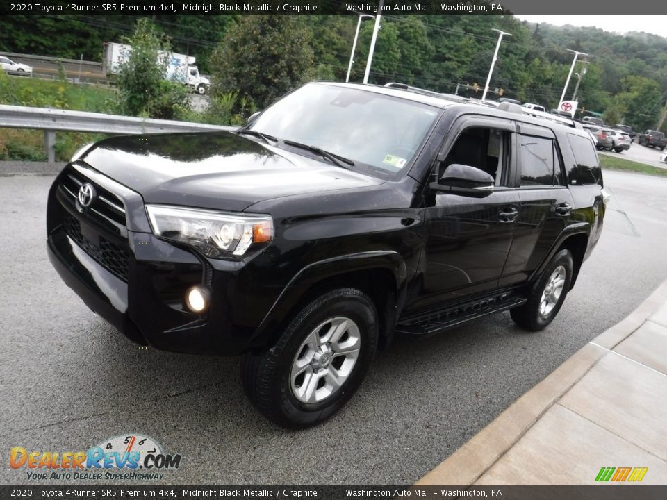 Front 3/4 View of 2020 Toyota 4Runner SR5 Premium 4x4 Photo #14