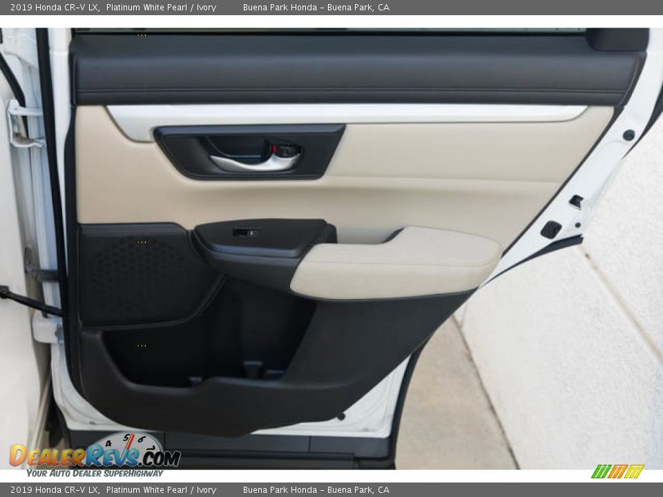 2019 Honda CR-V LX Platinum White Pearl / Ivory Photo #31