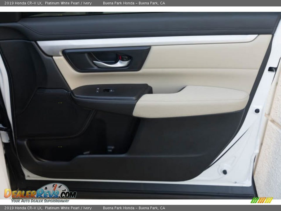 2019 Honda CR-V LX Platinum White Pearl / Ivory Photo #32