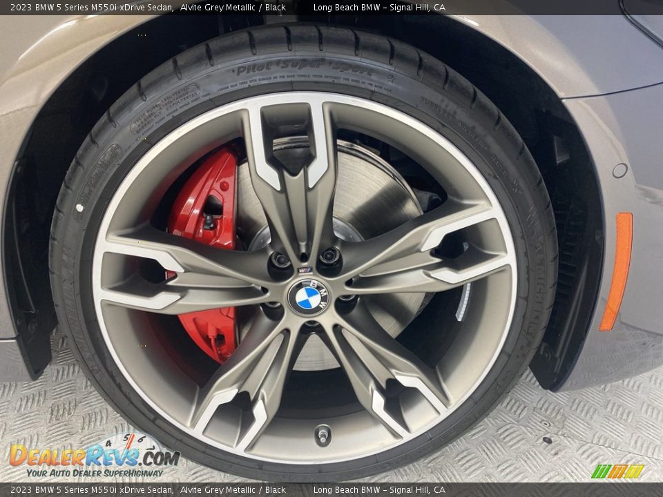 2023 BMW 5 Series M550i xDrive Sedan Wheel Photo #3