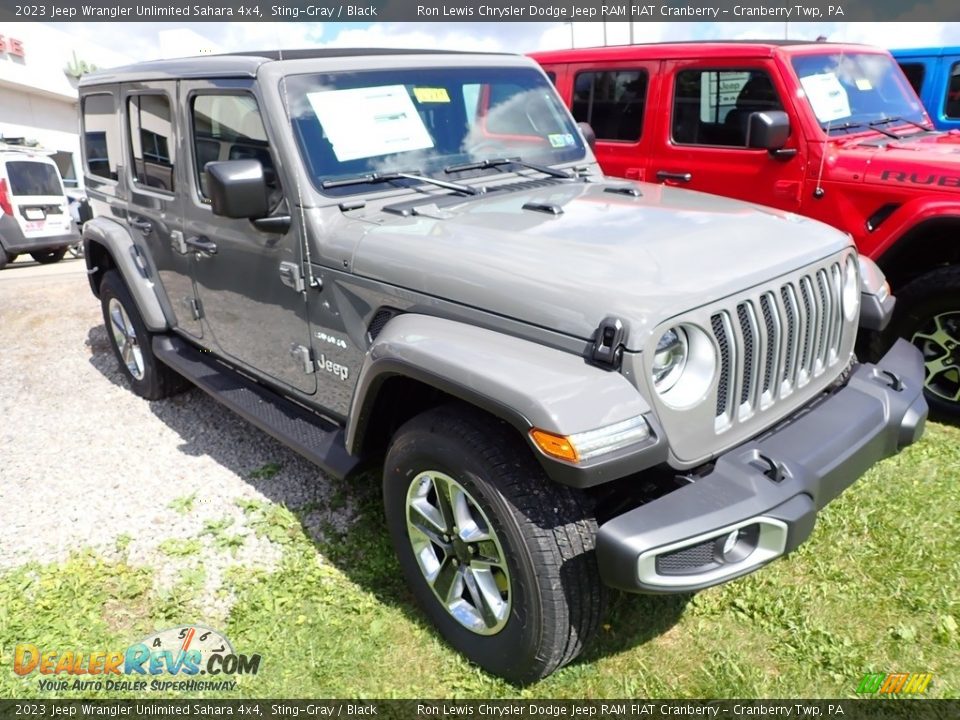 Front 3/4 View of 2023 Jeep Wrangler Unlimited Sahara 4x4 Photo #3