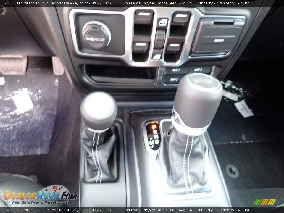 2023 Jeep Wrangler Unlimited Sahara 4x4 Shifter Photo #18